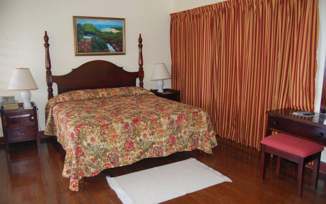 Inn at Shaw Park Gardens & Waterfalls