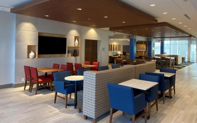 Holiday Inn Express & Suites Aurora, an IHG Hotel