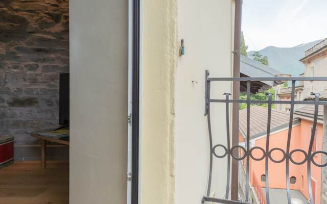 Rebecca Suite Nearby Urio s Castle