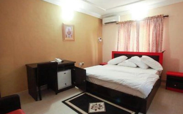 Carleton Hotel & Suites