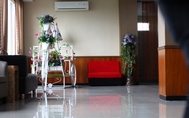 Red Chilies Hotel