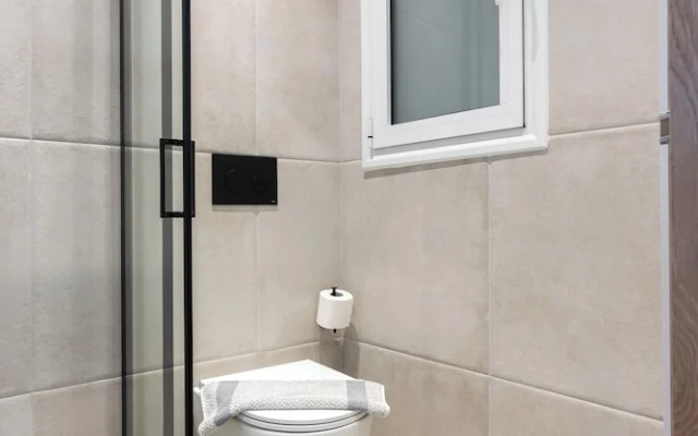 Stylish 2BR flat near hospital & metro