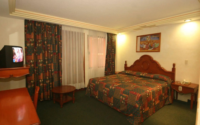 Hotel Cantera Real