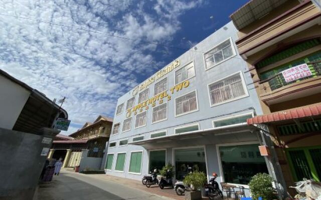 Apple Hotel Two