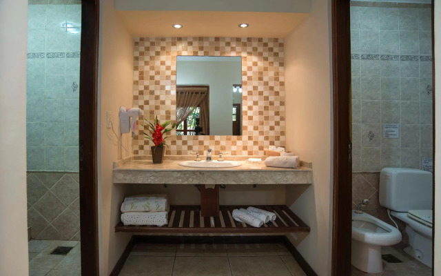 Arami Hotel & Lodge