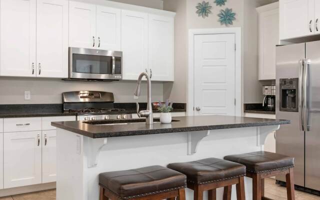 Red Cliffs Getaway 3 Bedroom Townhouse