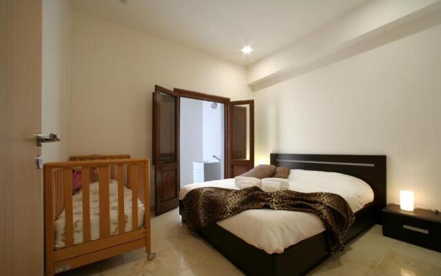 VILLA DELFINI 2-12 Pax