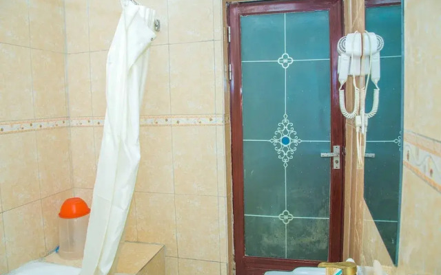 Royal Crest Hotel & Suites