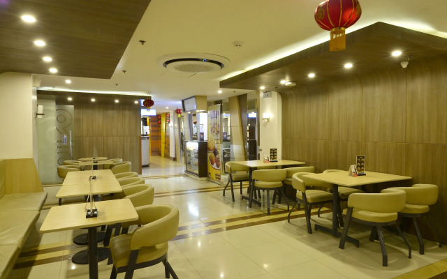 Hotel 99 Monumento Caloocan