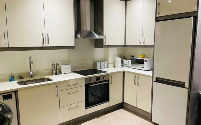 Stylish Salt Hill 2 Bed 1 Bath Apartment