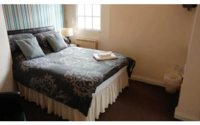 The Three Horseshoes - Inn