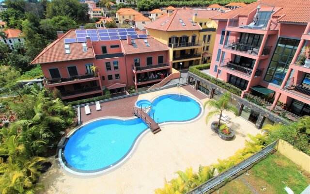 Living Apartment With Private Pool, Jacuzzi and Gym