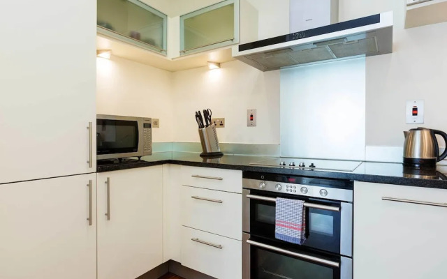 Plush Apartment In London With Balcony