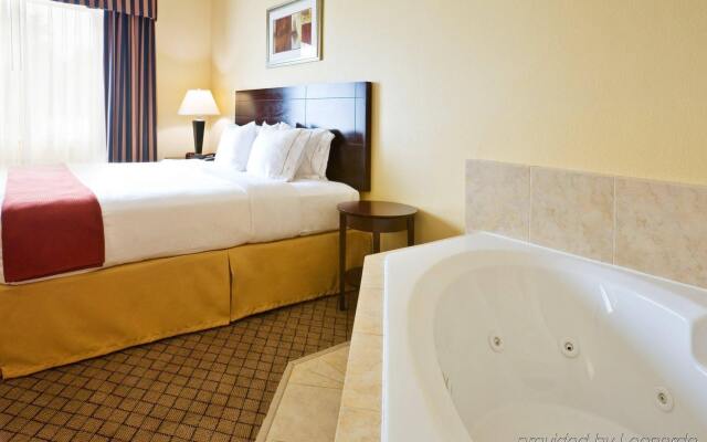 Holiday Inn Express & Suites New Boston, an IHG Hotel