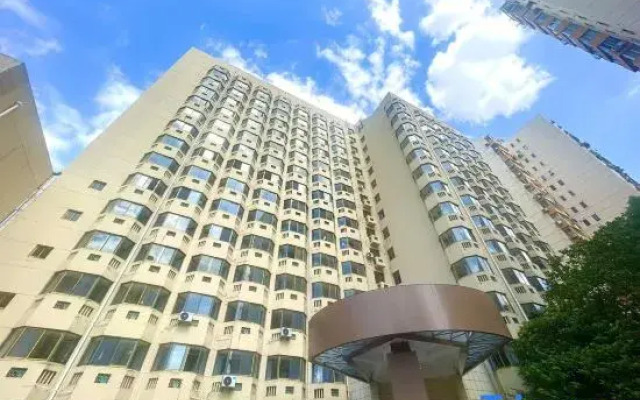 Qiuwang Hotel (Shanghai Caobao Road Subway Station Branch)