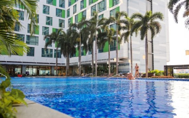 01BR Republic Plaza T3 TSN airport •Holiday Inn – Pool – Ho Chi Minh City