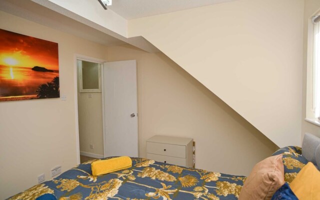 London's Calling U! A Lovely 2 Bedhome Sleeps 1-5!