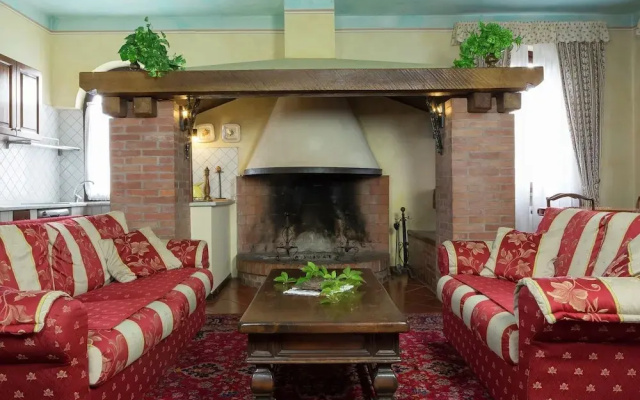 Majestic Farmhouse in San Vivaldo With Swimming Pool