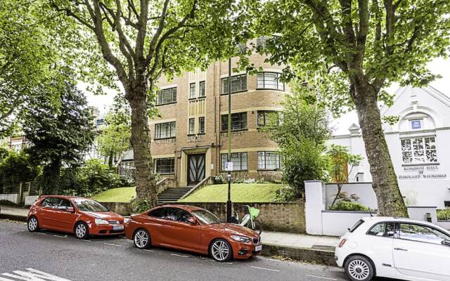 Stylish Highgate Haven Apartment