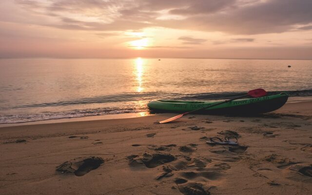 Tharadol Beach Resort