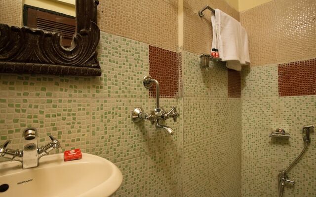 Capital O 11204 Hotel Rg Palace