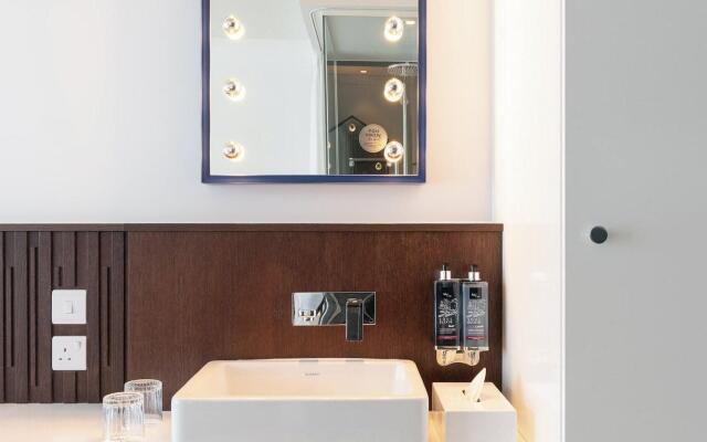 Ruby Zoe Hotel London