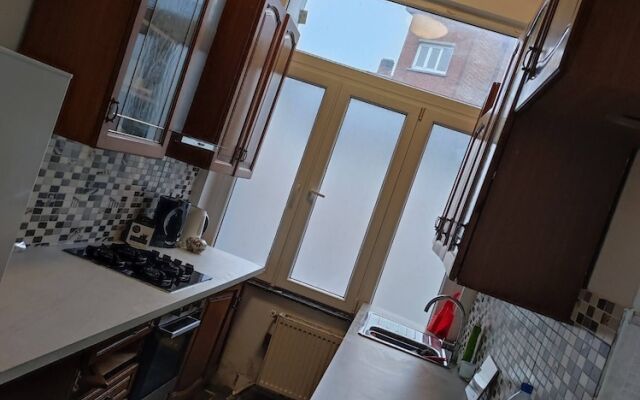 Room in Guest Room - Charming Room W Located in Brussels