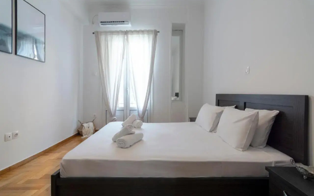 Modern 2BD apt in Athens , 3-min metro