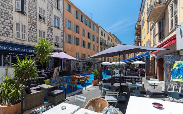 Amazing 3 Bdrs and Garden Place du Pin Parking !