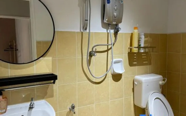 Lovely Modern Home • Karaoke  @ Mount Austin JB - photo 4