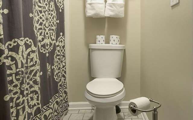 Rehoboth Guest House - Adults only