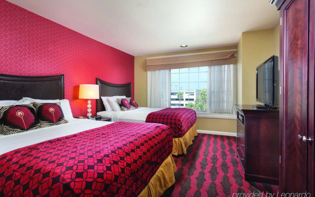 Peacock Suites