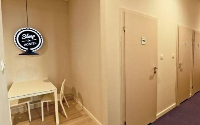 Sleep in Hostel & Apartments