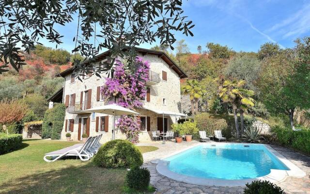 Apartment With Pool Ai Pignoi Ground F