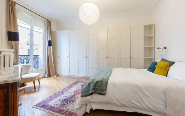 Chic Grenelle 3 Bedroom Apartment in Paris