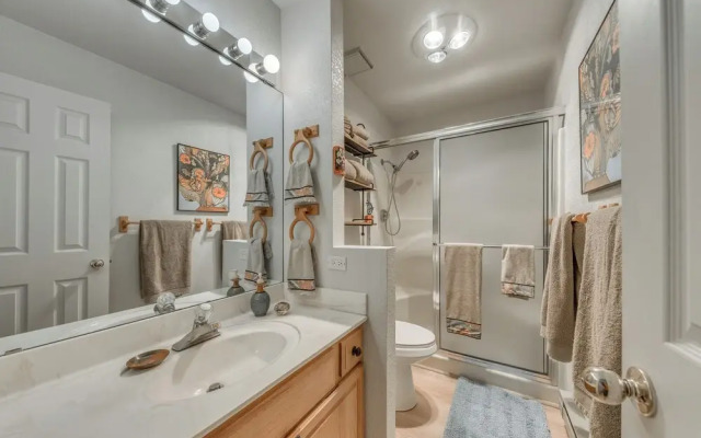 Cloudcroft Townhome on Golf Course w/ Deck!