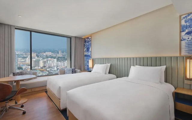 Hilton Garden Inn Bangkok Riverside