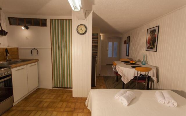 Studio Apartment Nihar