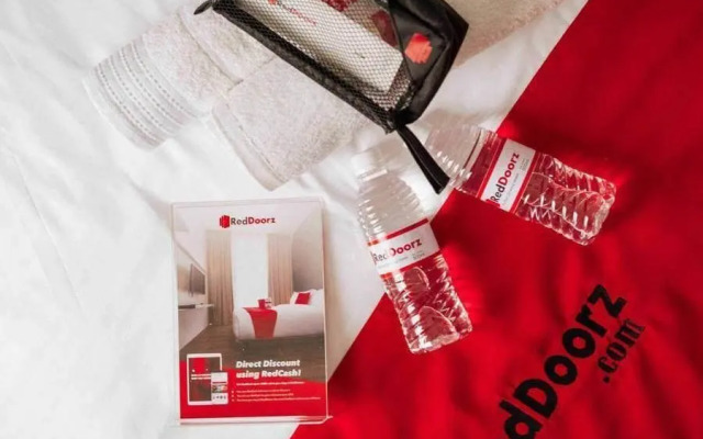 RedDoorz Plus Syariah near Mall Pondok Indah