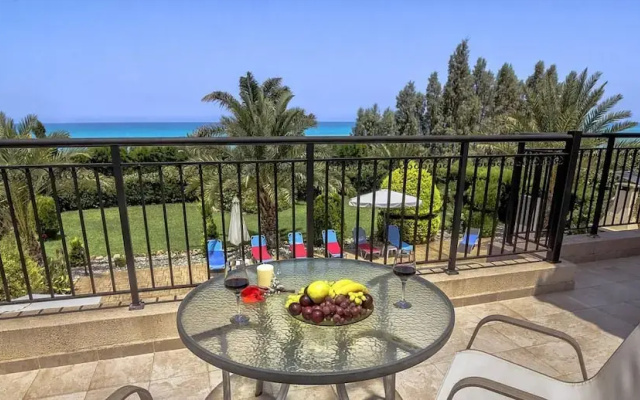 Marlin Beach Front Luxury Villa - 4 Bedrooms