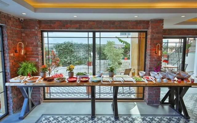 Lale Hotel