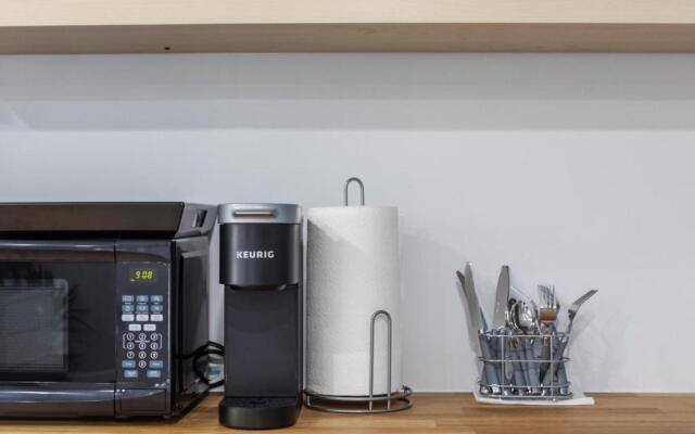 Spacious Guest Studio with Private Entry