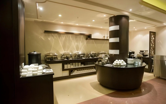 Royal Reve Hotel