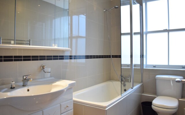 Spacious 3 Bedroom Flat in Covent Garden
