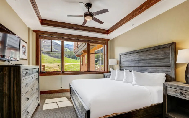 One Ski Hill Place S8421