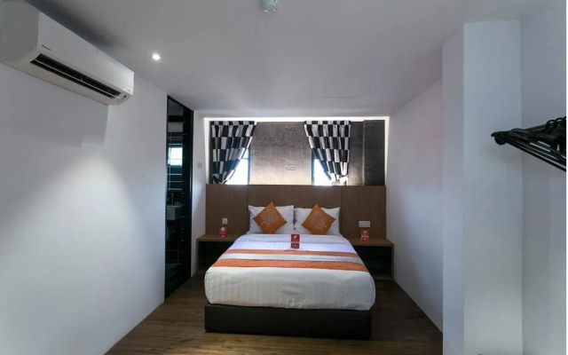 OYO 292 Stella Hotel