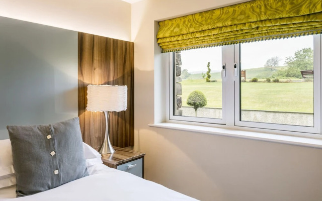 Golf Apartment @ Carus Green