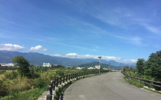 Tiin Tinn - Rivershore B&B