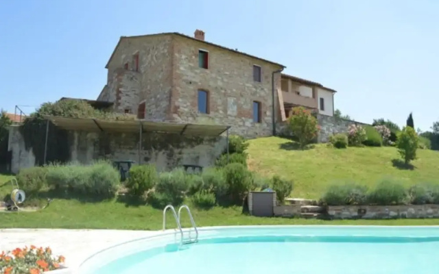 Charming Tuscan Countryside Retreat