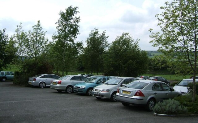 The Old Stone Trough Country Lodge & Inn